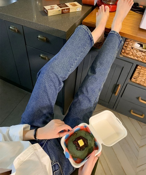 chuu（チュー）の「CHUU High Rise Waistband Washed Straight Jeans（デニムパンツ・レディース・ブルー・SMALL/MEDIUM/LARGE）」の20枚目の写真