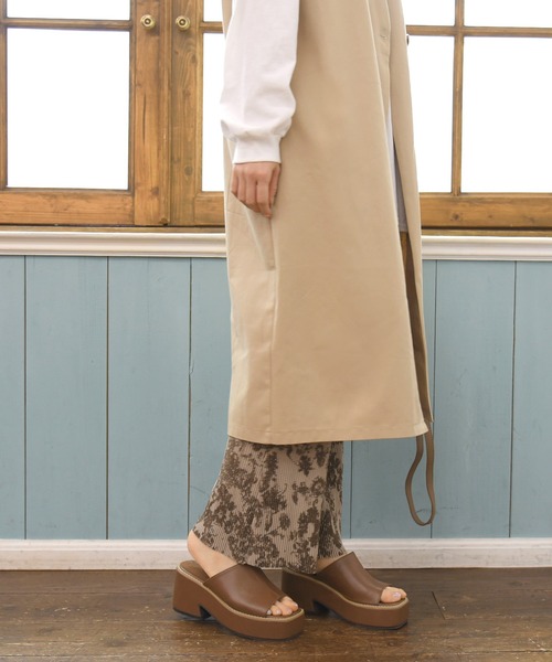 NOFALL（ノーフォール）の「厚底スクエアトゥミュールサンダル（サンダル・レディース・ホワイト/ブラック/ブラウン/ベージュ・S/M/L/LL）」の3枚目の写真