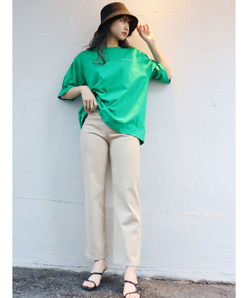 MURUA(ムルーア)の「サスペンダーツイルストレートパンツ(デニムパンツ・レディース・ベージュ/アイボリー・1/2)」の13枚目の写真