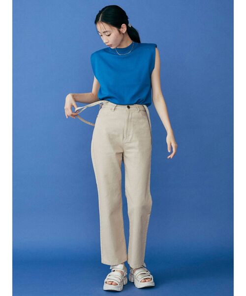 MURUA(ムルーア)の「サスペンダーツイルストレートパンツ(デニムパンツ・レディース・ベージュ/アイボリー・1/2)」の5枚目の写真