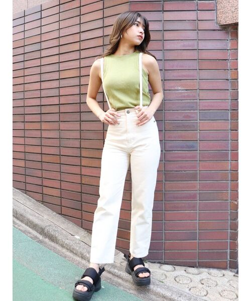 MURUA(ムルーア)の「サスペンダーツイルストレートパンツ(デニムパンツ・レディース・ベージュ/アイボリー・1/2)」の10枚目の写真