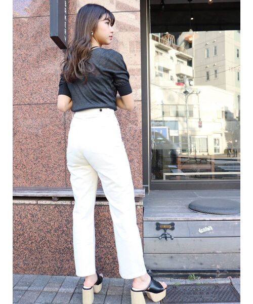 MURUA(ムルーア)の「サスペンダーツイルストレートパンツ(デニムパンツ・レディース・ベージュ/アイボリー・1/2)」の11枚目の写真