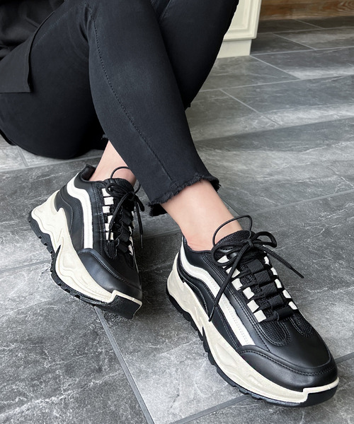 JUNOAH(ジュノア)の「ダッド厚底スニーカー(スニーカー・レディース・ブラック/クリーム・40/38/39/36/37)」の6枚目の写真