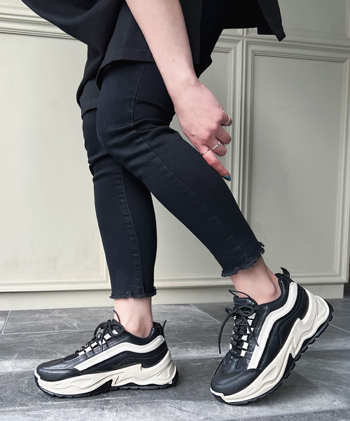 JUNOAH(ジュノア)の「ダッド厚底スニーカー(スニーカー・レディース・ブラック/クリーム・40/38/39/36/37)」の7枚目の写真