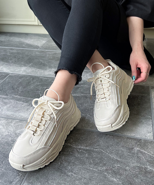 JUNOAH(ジュノア)の「ダッド厚底スニーカー(スニーカー・レディース・ブラック/クリーム・40/38/39/36/37)」の12枚目の写真