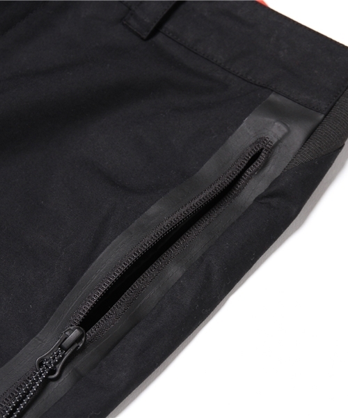 NIKE SPORTSWEAR(ナイキスポーツウェアー)の「メンズ ナイキ テックパンツ ブラック NIKE TECH PANT 614618(その他パンツ・メンズ・ブラック・30inch/34inch/32inch/28inch)」の2枚目の写真