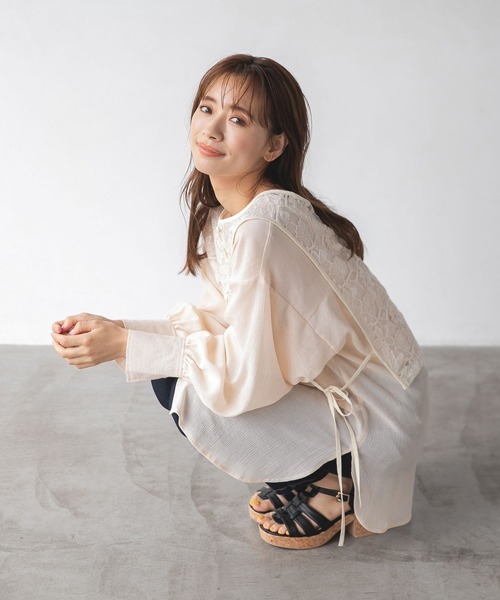 mysty woman(ミスティウーマン)の「刺繍ベストセットシアーシャツ 350701(シャツ/ブラウス・レディース・ホワイト系5/ホワイト系8/ベージュ系その他/ピンク系その他・FREE)」の13枚目の写真