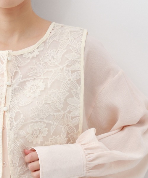 mysty woman(ミスティウーマン)の「刺繍ベストセットシアーシャツ 350701(シャツ/ブラウス・レディース・ホワイト系5/ホワイト系8/ベージュ系その他/ピンク系その他・FREE)」の15枚目の写真