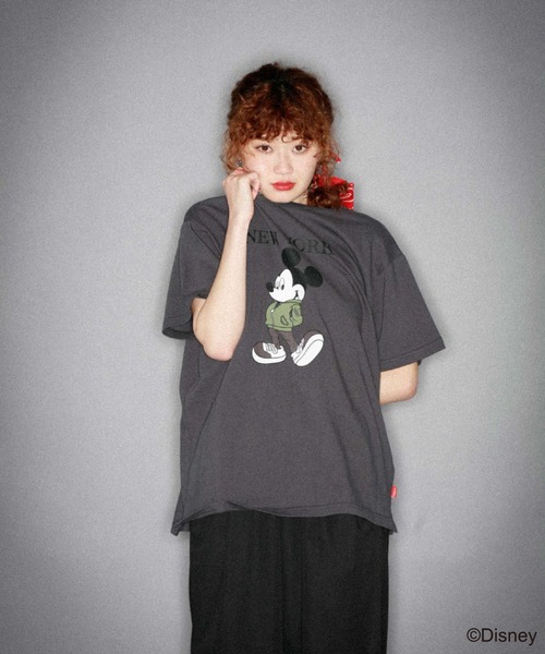 AVIREX（アヴィレックス）の「【直営店限定】AVIREX/MICKEY MOUSE NEWYORK T-SHIRT/ アヴィレックス/ミッキーマウス ニューヨークティーシャツ（Tシャツ/カットソー・レディース・ホワイト/チャコール・F）」の13枚目の写真
