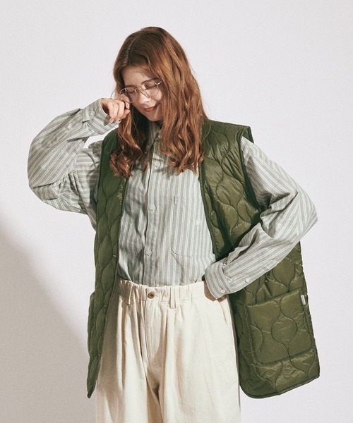 MUHET(ミュエータ)の「アソートレギュラーカラーシャツ(シャツ/ブラウス・レディース・オフホワイト/グリーン/ボルドー・SMALL/X-LARGE/MEDIUM)」の6枚目の写真