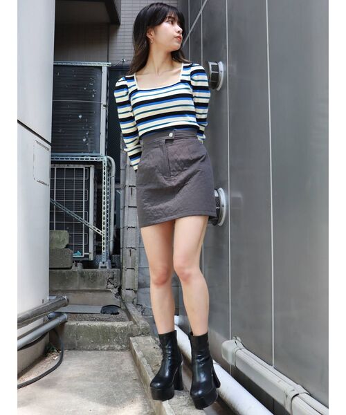 MURUA（ムルーア）の「キルティングミニスカート（スカート・レディース・ダークグレー/カーキ・1/2）」の7枚目の写真