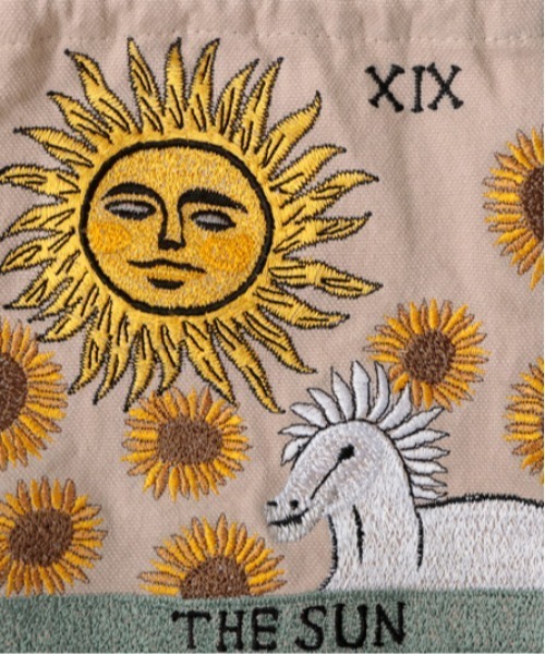 MILLION CARATS（ミリオンカラッツ）の「揃えて持ちたくなるミステリアスな雰囲気を演出するタロットカードデザインの刺繍巾着ポーチ（ポーチ・レディース・グリーン/パープル/グレー・FREE）」の17枚目の写真