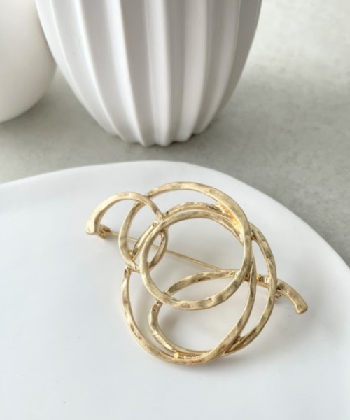 Three Four Time(スリーフォータイム)の「サークルメタルブローチ【/フォーマル/入卒/デイリー】(ブローチ/コサージュ・レディース・ゴールド/シルバー・FREE)」の2枚目の写真