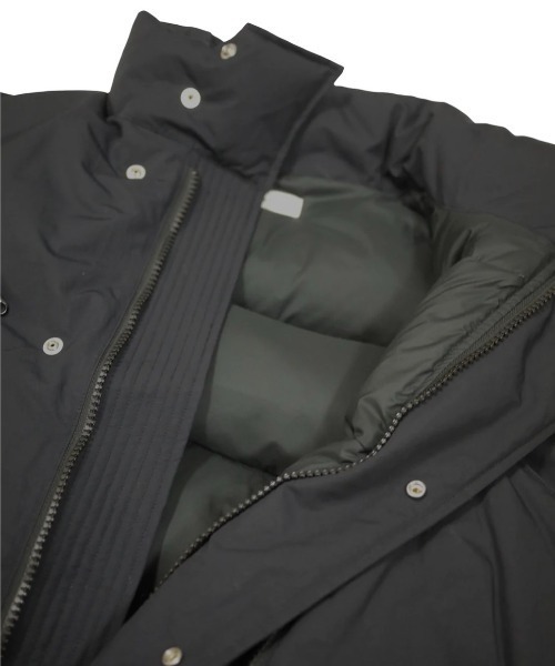 Jieda(ジエダ)の「NOSLEEVE PUFFER JACKET(ダウンベスト・メンズ・ブラック・1/2)」の4枚目の写真