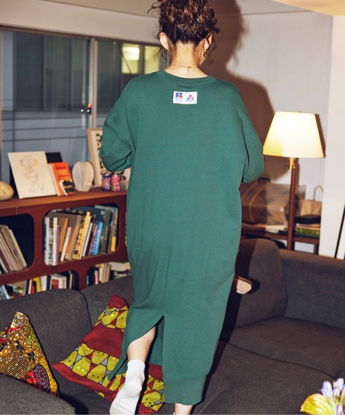 Russell Athletic(ラッセルアスレティック)の「【RUSSELL ATHLETIC × AVIREX】SWEAT ONEPIECE/ スウェットワンピース(ワンピース・レディース・ダークグリーン系/ブラック・F)」の8枚目の写真