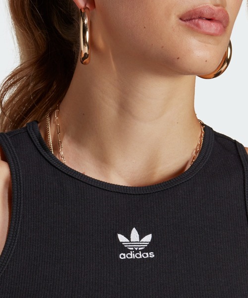 adidas（アディダス）の「アディカラー エッセンシャルズ リブ タンク