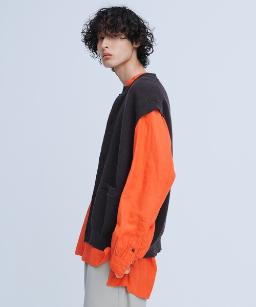 ADAM ET ROPE'（アダムエロペ）の「フロントオープン クルーネックベスト/サスティナブル（ベスト・メンズ・ブラック系その他/スミクロ・M/L）」の6枚目の写真