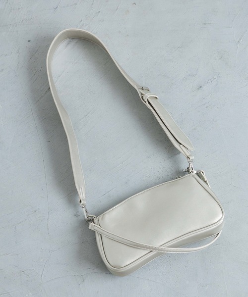 A part by(アパートバイ)の「【2WAY】フトベルトショルダーバッグ(ショルダーバッグ・レディース・ブラック/ライトグリーン/アイボリー/シルバー・FREE)」の4枚目の写真