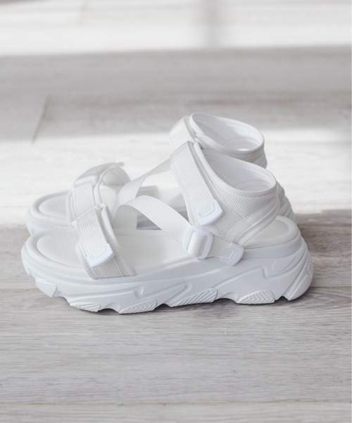 ANGIE（アンジー）の「厚底スポーツサンダル（サンダル・レディース・ブラック/ホワイト・X-LARGE/MEDIUM/LARGE）」の4枚目の写真