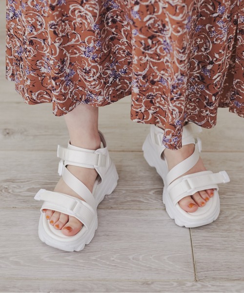 ANGIE（アンジー）の「厚底スポーツサンダル（サンダル・レディース・ブラック/ホワイト・X-LARGE/MEDIUM/LARGE）」の11枚目の写真