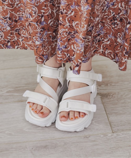 ANGIE（アンジー）の「厚底スポーツサンダル（サンダル・レディース・ブラック/ホワイト・X-LARGE/MEDIUM/LARGE）」の12枚目の写真