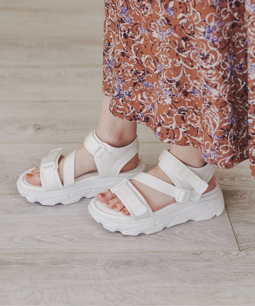 ANGIE（アンジー）の「厚底スポーツサンダル（サンダル・レディース・ブラック/ホワイト・X-LARGE/MEDIUM/LARGE）」の13枚目の写真