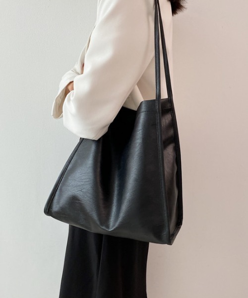 yuue' ( wear )(ユーイ)の「ソフトフェイク トートバッグ(トートバッグ・レディース・ブラック/オフホワイト・FREE)」の3枚目の写真