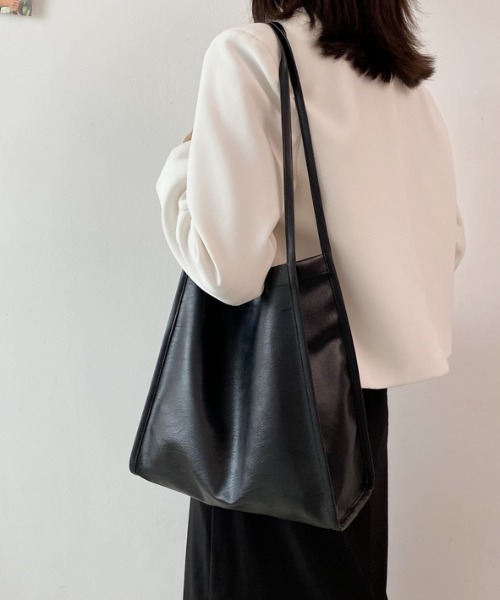 yuue' ( wear )(ユーイ)の「ソフトフェイク トートバッグ(トートバッグ・レディース・ブラック/オフホワイト・FREE)」の4枚目の写真