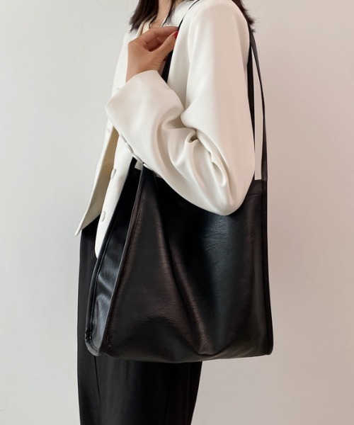 yuue' ( wear )(ユーイ)の「ソフトフェイク トートバッグ(トートバッグ・レディース・ブラック/オフホワイト・FREE)」の5枚目の写真