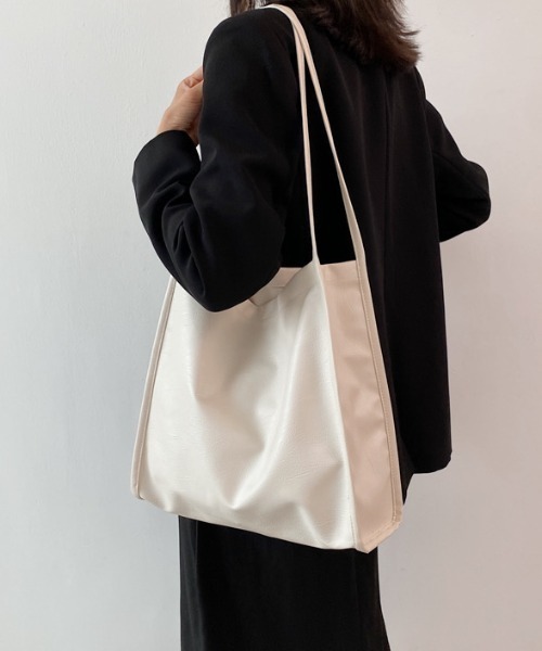 yuue' ( wear )(ユーイ)の「ソフトフェイク トートバッグ(トートバッグ・レディース・ブラック/オフホワイト・FREE)」の6枚目の写真