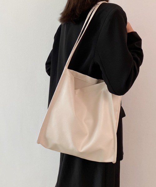 yuue' ( wear )(ユーイ)の「ソフトフェイク トートバッグ(トートバッグ・レディース・ブラック/オフホワイト・FREE)」の8枚目の写真