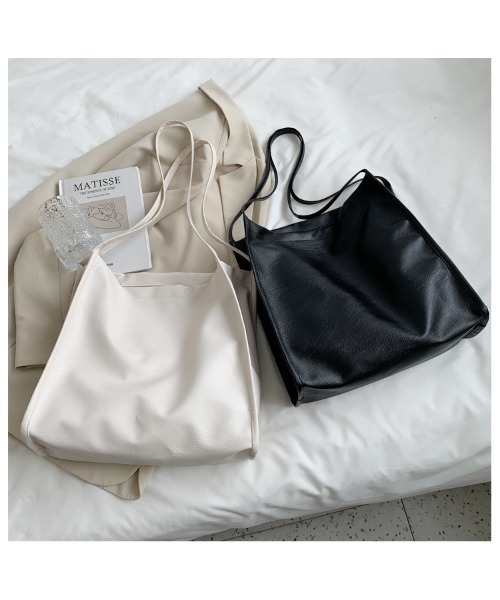 yuue' ( wear )(ユーイ)の「ソフトフェイク トートバッグ(トートバッグ・レディース・ブラック/オフホワイト・FREE)」の9枚目の写真