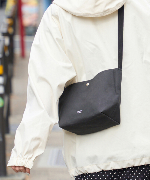 ORCIVAL（オーシバル）の「《追加3》【ORCIVAL / オーシバル】LCV SHOULDER POUCH MEDIUM：ショルダーバッグ（ショルダーバッグ・レディース・グリーン/ブラック/ベージュ・FREE）」の4枚目の写真