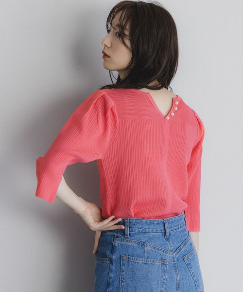 Andemiu(アンデミュウ)の「バックパールパフニット6S 191262(ニット/セーター・レディース・ピンク/アイボリー/ブラック・FREE)」の3枚目の写真