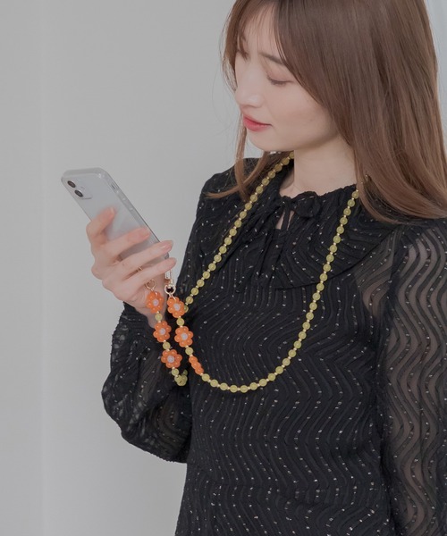 ACCOMMODE(アコモデ)の「ビーズフラワーストラップ(スマホグッズ・レディース・その他/ホワイト/イエロー/ピンク・FREE)」の17枚目の写真