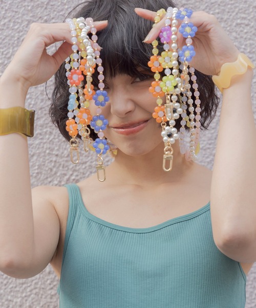 ACCOMMODE(アコモデ)の「ビーズフラワーストラップ(スマホグッズ・レディース・その他/ホワイト/イエロー/ピンク・FREE)」の19枚目の写真