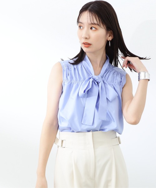 N.（N. Natural Beauty Basic）（エヌエヌナチュラルビューティーベーシック）の「◆フロントリボンギャザーノースリーブブラウス（Tシャツ/カットソー・レディース・オフホワイト/ブルー/ドット・MEDIUM）」の2枚目の写真