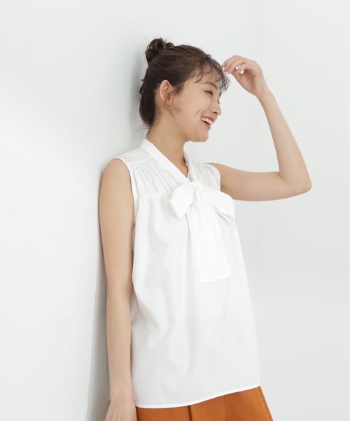 N.（N. Natural Beauty Basic）（エヌエヌナチュラルビューティーベーシック）の「◆フロントリボンギャザーノースリーブブラウス（Tシャツ/カットソー・レディース・オフホワイト/ブルー/ドット・MEDIUM）」の5枚目の写真