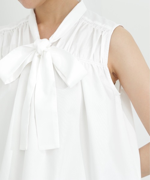 N.（N. Natural Beauty Basic）（エヌエヌナチュラルビューティーベーシック）の「◆フロントリボンギャザーノースリーブブラウス（Tシャツ/カットソー・レディース・オフホワイト/ブルー/ドット・MEDIUM）」の6枚目の写真