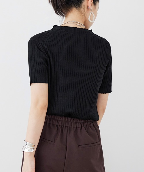 Fashion Letter(ファッションレター)の「大きいサイズ プチハイネック ハーフスリーブ トップス(Tシャツ/カットソー・レディース・ブラック/オフホワイト/ブルー/ベージュ系その他・M~L/LL~3L/4L~5L)」の18枚目の写真