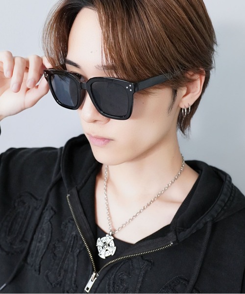 SPINNS（スピンズ）の「カラーレンズビッグサングラス/ウェリントン/フロントデザイン/ユニセックス（サングラス・メンズ・ブラック系その他/ブラック×ブルー/ブラック×グレー・ONESIZE）」の11枚目の写真