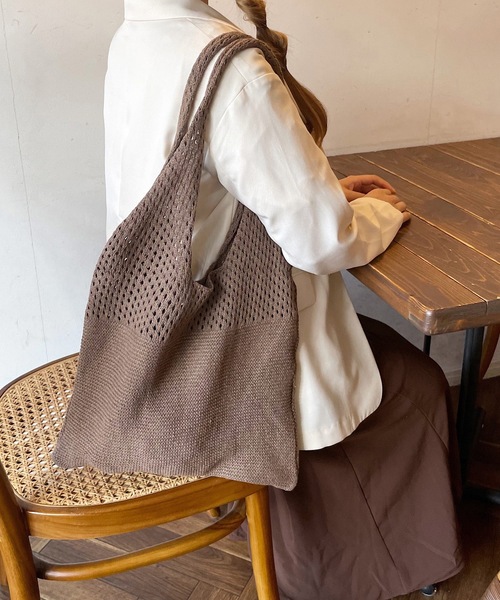 shopnikoniko（ショップニコニコ）の「トライアングル トートバッグ ニット編み メッシュ A4（トートバッグ・レディース・ベージュ/ブラック/ブラウン・フリー）」の7枚目の写真