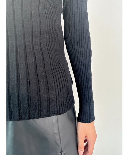 CECIL McBEE（セシルマクビー）の「ランダムリブニットトップス（ニット/セーター・レディース・ブラック/アイボリー/ブルー/グレー/イエロー・MEDIUM）」の17枚目の写真