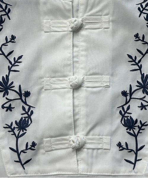 kutir（クティール）の「刺繍チャイナブラウス（シャツ/ブラウス・レディース・サックスブルー/オフホワイト/チャコールグレー・FREE）」の7枚目の写真