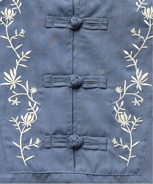 kutir（クティール）の「刺繍チャイナブラウス（シャツ/ブラウス・レディース・サックスブルー/オフホワイト/チャコールグレー・FREE）」の16枚目の写真