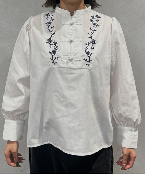 kutir（クティール）の「刺繍チャイナブラウス（シャツ/ブラウス・レディース・サックスブルー/オフホワイト/チャコールグレー・FREE）」の8枚目の写真