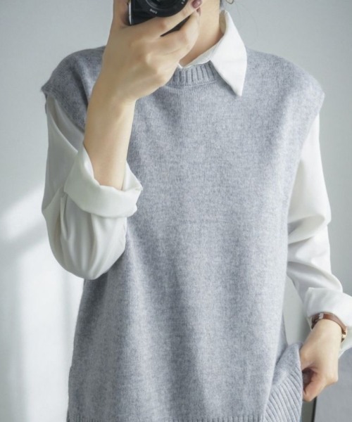 Ritzy(リッツィー)の「サイドスリット入り シンプルニットベスト(ベスト・レディース・ブラック/ダークグレー/ベージュ/グレー・FREE)」の2枚目の写真