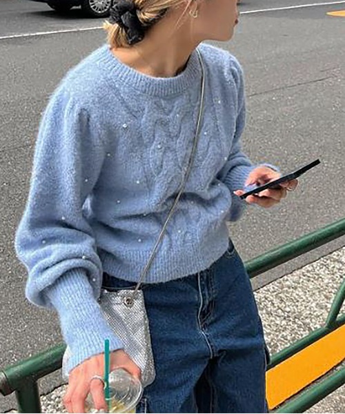 FREE'S MART(フリーズマート)の「◇パール付きケーブルショート丈ニット(ニット/セーター・レディース・ライトブルー/グレー/オフホワイト・FREE)」の6枚目の写真