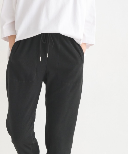 OMNES（オムネス）の「ふわ軽静電気防止マイクロフリースジョガーパンツ（その他パンツ・レディース・チャコールグレー/ベージュ/キャメル/ブラック・MEDIUM/LARGE）」の15枚目の写真