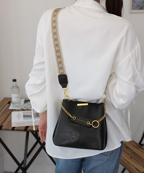 セール】チェーンチャーム付 柄ベルト ショルダー BAG